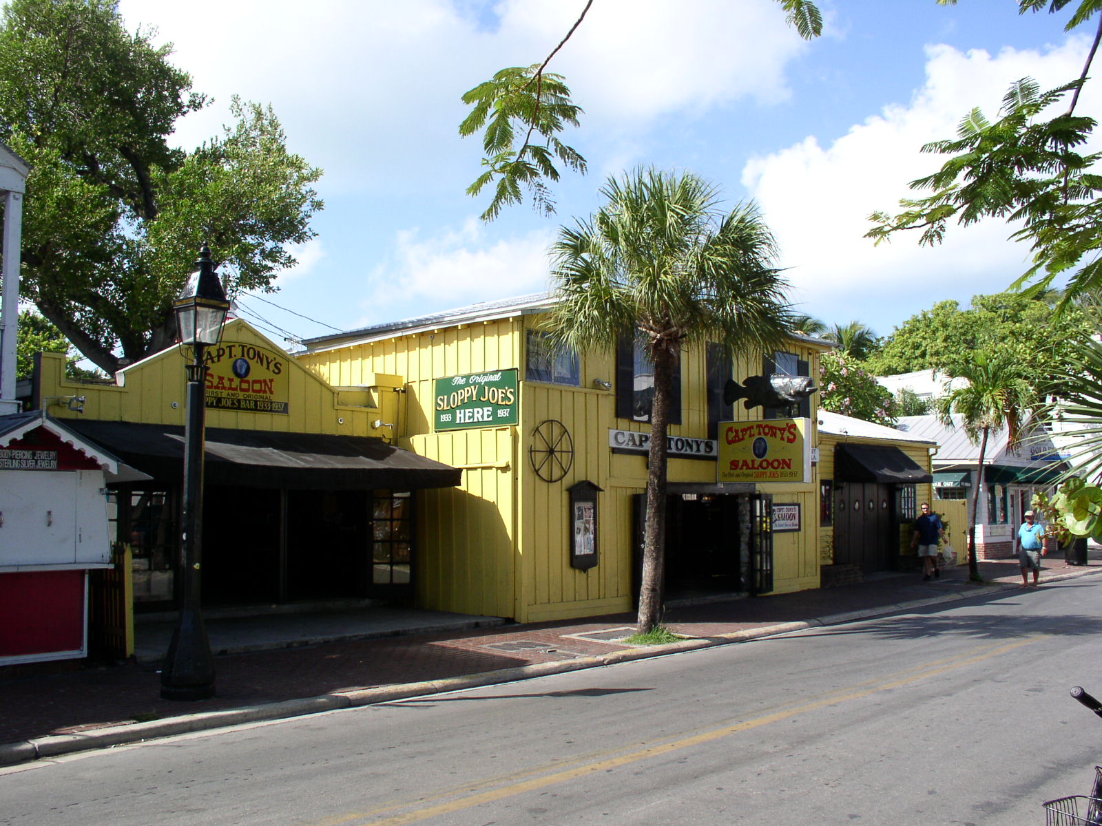 photo1